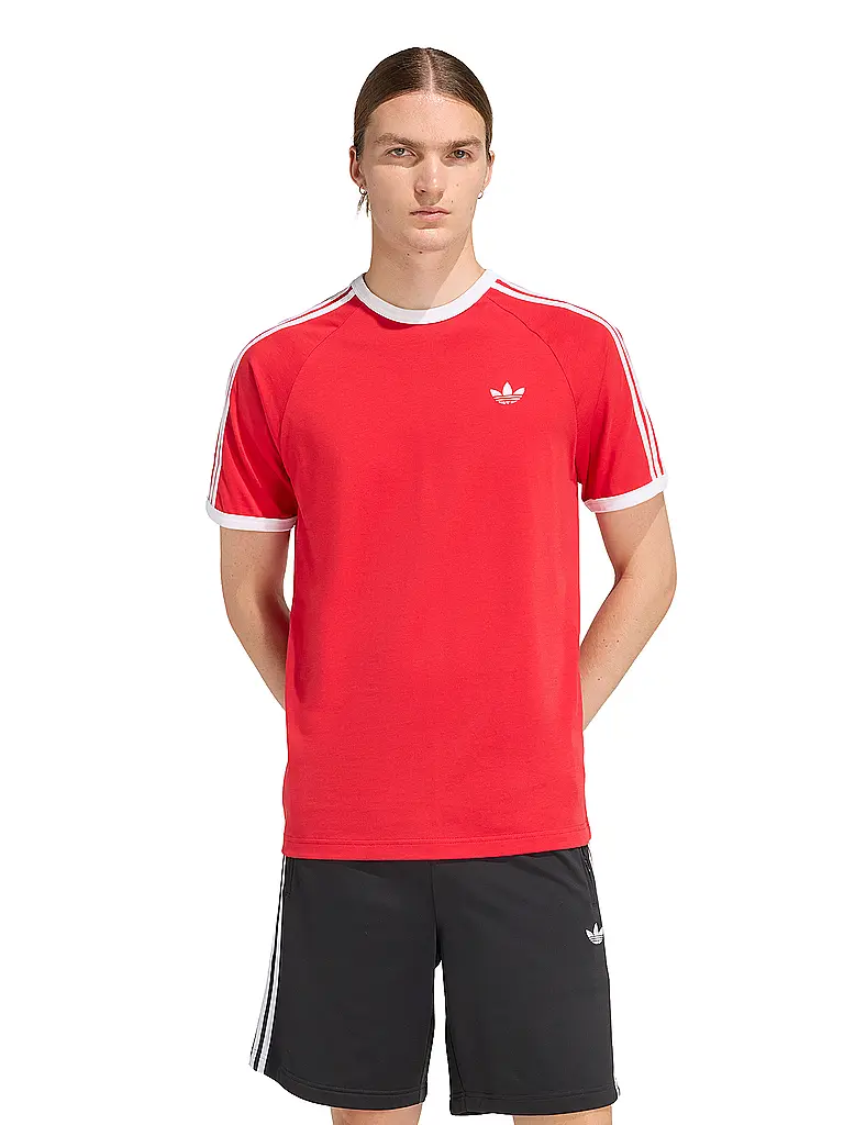 ADIDAS ORIGINALS | T-shirt
Marque : ADIDAS ORIGINALS
Couleur : rouge
Catégories : Mode, Homme

Longueur des manches : Manches courtes
Encolure : Col rond
Matière : Jersey, Coton
Motif : Uni, Rayures
Coupe (vêtement d’extérieur) : Regular
Détails : Logo | Rouge
