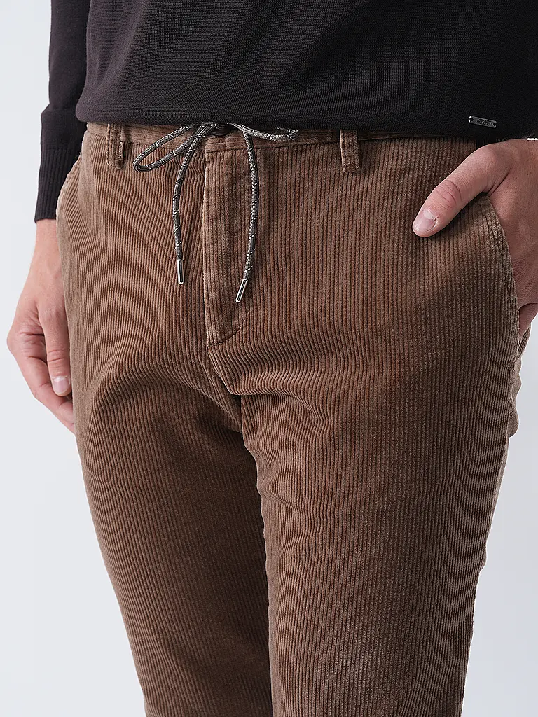 ALBERTO | Pantalon en velours côtelé coupe slim JUMP | 