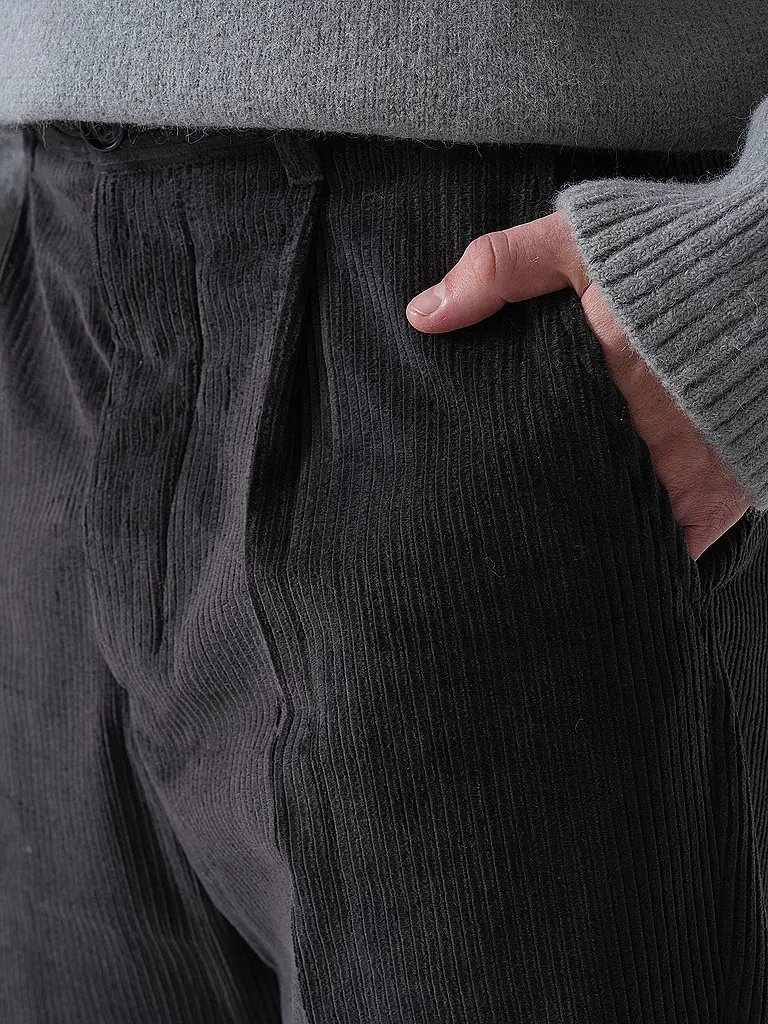 AMI PARIS | Chino Coupe Carotte | 