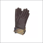 Ein Paar braune Lederhandschuhe mit Stulpen, die ein mehrfarbiges Karomuster auf weißem Hintergrund aufweisen.