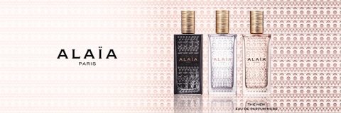Trois flacons de parfum Alaïa Paris sont présentés devant un fond à motifs. Le texte indique « Alaïa Paris » et, dans le coin inférieur droit, « The New Eau de Parfum Nude ».