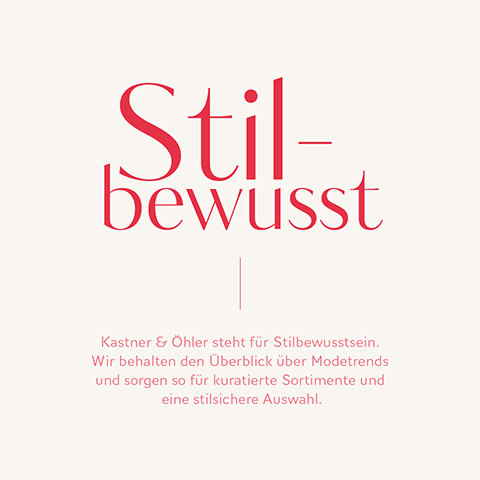 Image textuel avec "Conscient du style" en gros caractères. En dessous, il est écrit : "Kastner & Öhler est synonyme de conscience du style. Nous gardons un œil sur les tendances de la mode et assurons ainsi des assortiments sélectionnés et un choix élégant." Fond beige.