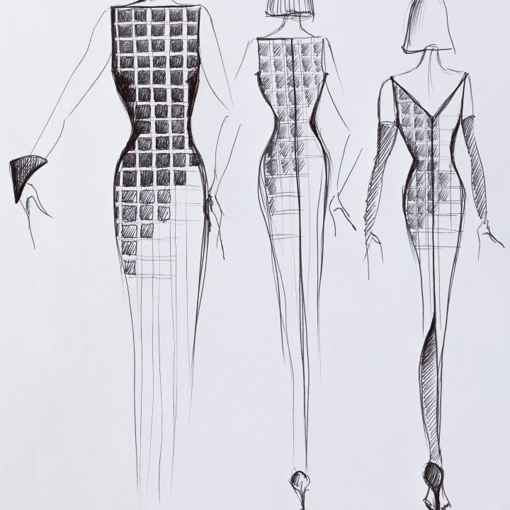 Croquis de mode de trois femmes portant des robes moulantes à motifs géométriques. Les modèles présentent différentes longueurs et différents styles, mettant en valeur les courbes et le mouvement. Des lignes et des ombrages minimalistes soulignent les contours de chaque robe.