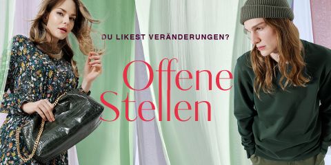 Deux mannequins posent devant un fond en tissu vert pastel et rose. La femme porte une robe à fleurs et un sac à main texturé. L'homme porte un bonnet vert et un pull. Le texte indique : « Tu aimes le changement ? Postes vacants. »