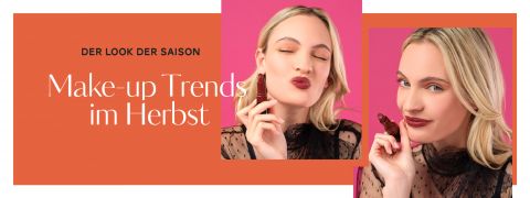 Une femme aux cheveux blonds portant un haut noir transparent pose devant un fond rose et orange. Sur une photo, elle tient un rouge à lèvres et pince les lèvres, tandis que sur l'autre, elle sourit avec du rouge à lèvres appliqué. Le texte indique : « Le look de la saison : les tendances maquillage de l'automne. »