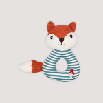 Plüschspielzeug in Fuchsform mit rotem Kopf und Schwanz, weißem Gesicht und blaugrün gestreiftem Ringkörper. Schwanz und Körper sind mit einem roten Pilz mit weißen Punkten verziert. Das Spielzeug hat einen freundlichen Ausdruck mit aufgenähten Augen und Nase.