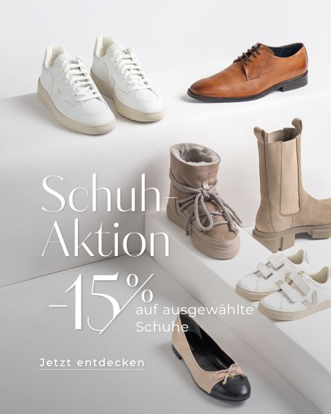 Une collection de six chaussures est exposée : des baskets blanches, des chaussures de soirée marron, des bottines beiges, des bottes à doublure en fourrure, des baskets blanches à velcro et des ballerines noires. Texte : « Promotion chaussures -15 % sur une sélection de chaussures. Découvrez maintenant. ».
