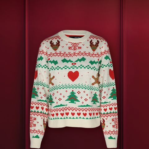 Un pull de Noël festif avec un motif de renne, un nez rouge à pompon et une écharpe à motifs rouge et blanc sur un fond rouge foncé. Le texte « UGLY CHRISTMAS » apparaît en haut.