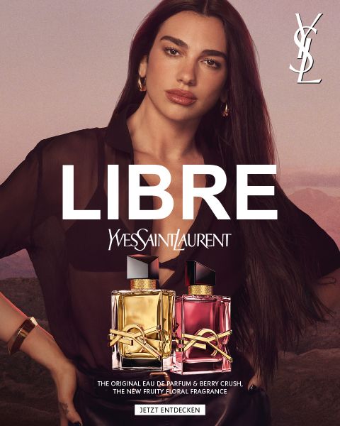 Un homme portant une chemise noire transparente pose avec une main devant son visage. Au-dessus de lui apparaît le texte "MYSLF" et "Yves Saint Laurent". En bas, on voit deux flacons de parfum YSL avec le logo et les noms des produits.