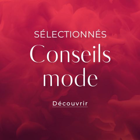 Texte blanc "Conseil Mode" sur un fond flou, abstrait noir et gris.