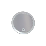 Ein runder, silbergerahmter Spiegel mit einer 7-fachen Vergrößerungsangabe am unteren Rand, der vor einem schlichten weißen Hintergrund steht.