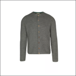 Eine graue, strukturierte, langärmelige Strickjacke mit rundem Ausschnitt und Holzknöpfen auf der Vorderseite, die auf einem einfarbig weißen Hintergrund abgebildet ist.