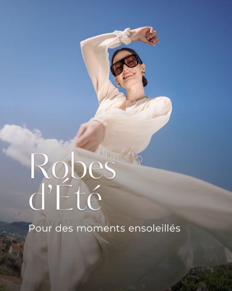 Eine Frau in einem fließenden weißen Kleid und mit Sonnenbrille lächelt unter einem sonnigen Himmel. Text: "Robes d'Été, Pour des moments ensoleillés.