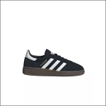 Ein schwarzer Adidas-Sneaker mit weißen Streifen, einer grauen Fersenlasche, goldenem "SPEZIAL"-Schriftzug und dunkelbrauner Sohle auf weißem Hintergrund.