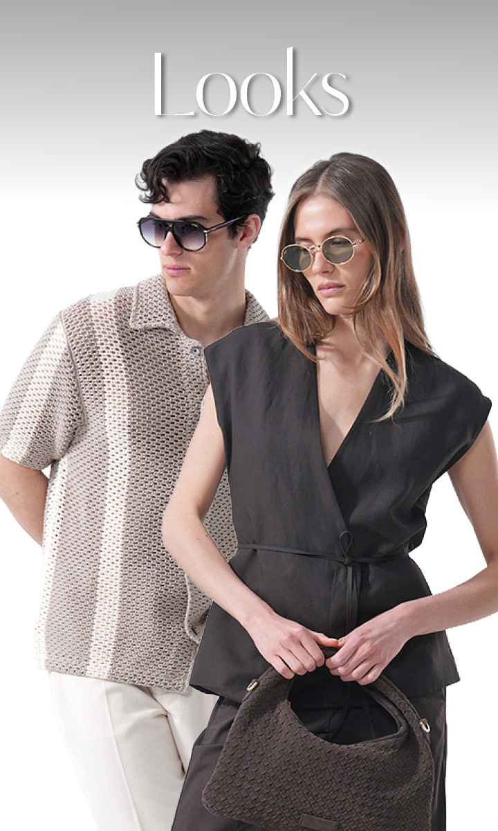 Un homme avec des lunettes de soleil et une chemise à motifs se tient derrière une femme avec des lunettes de soleil et une tenue noire, qui tient un sac à main tissé, au-dessus duquel est écrit "Looks".