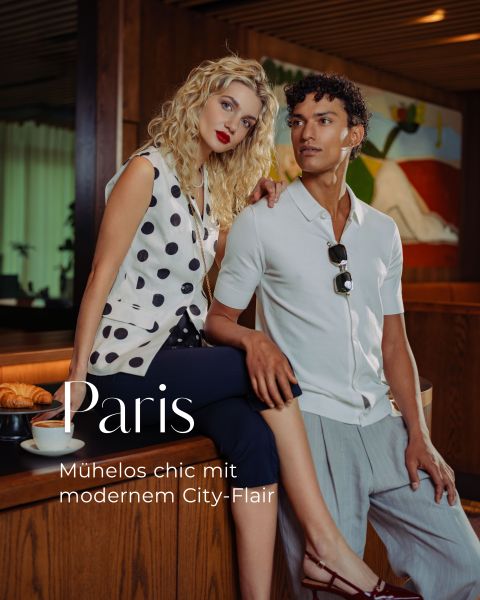 Une femme élégante et un homme posent dans un café moderne ; le texte indique : « Paris : Chic sans effort avec une allure citadine moderne ». À côté d'eux, des croissants sont posés sur le comptoir.