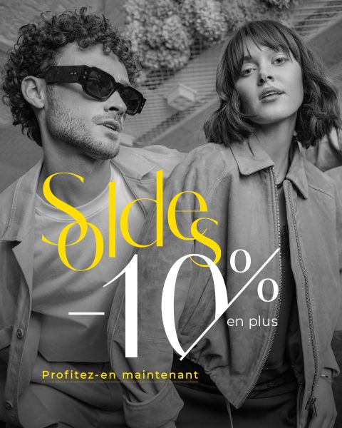 Un homme élégant et une femme élégante posent dans des tenues tendance. Texte : « Soldes - 10 % en plus. Profitez-en maintenant » (Soldes, 10 % de réduction supplémentaire. Profitez-en maintenant).