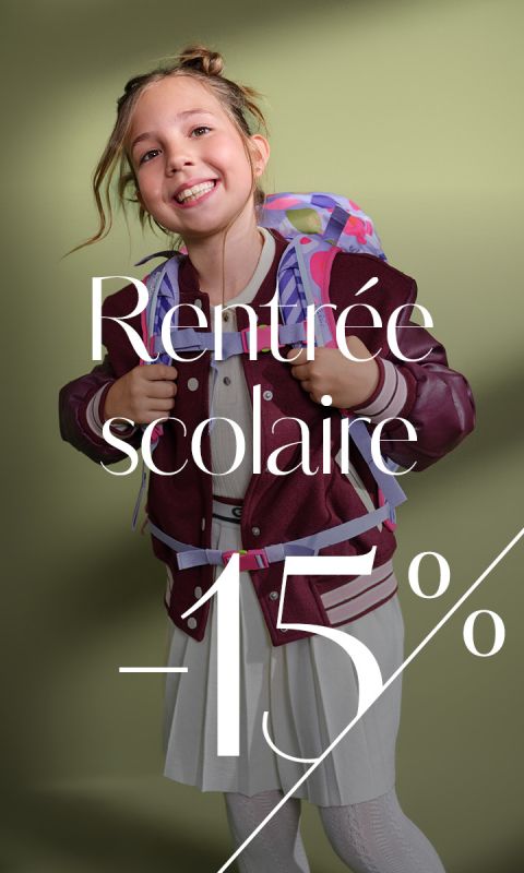 Fille souriante avec un sac à dos et une veste bordeaux ; le texte dit : « Rentrée scolaire - 15 % ».