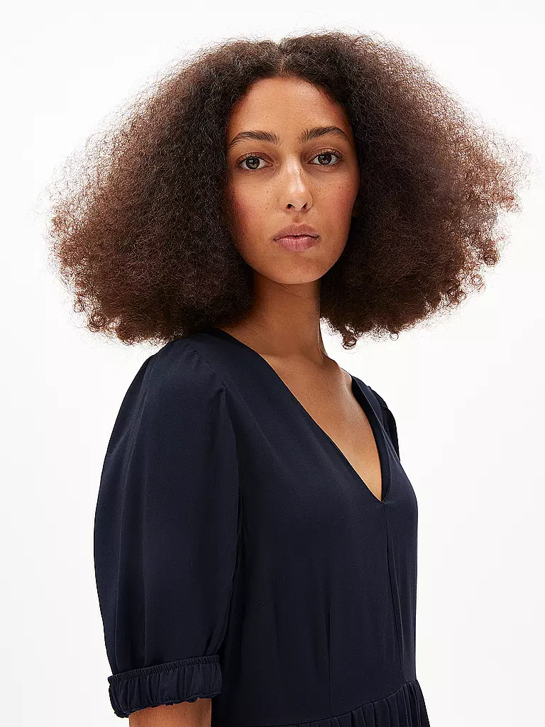 ARMEDANGELS | Midikleid DIALAA | Bleu foncé