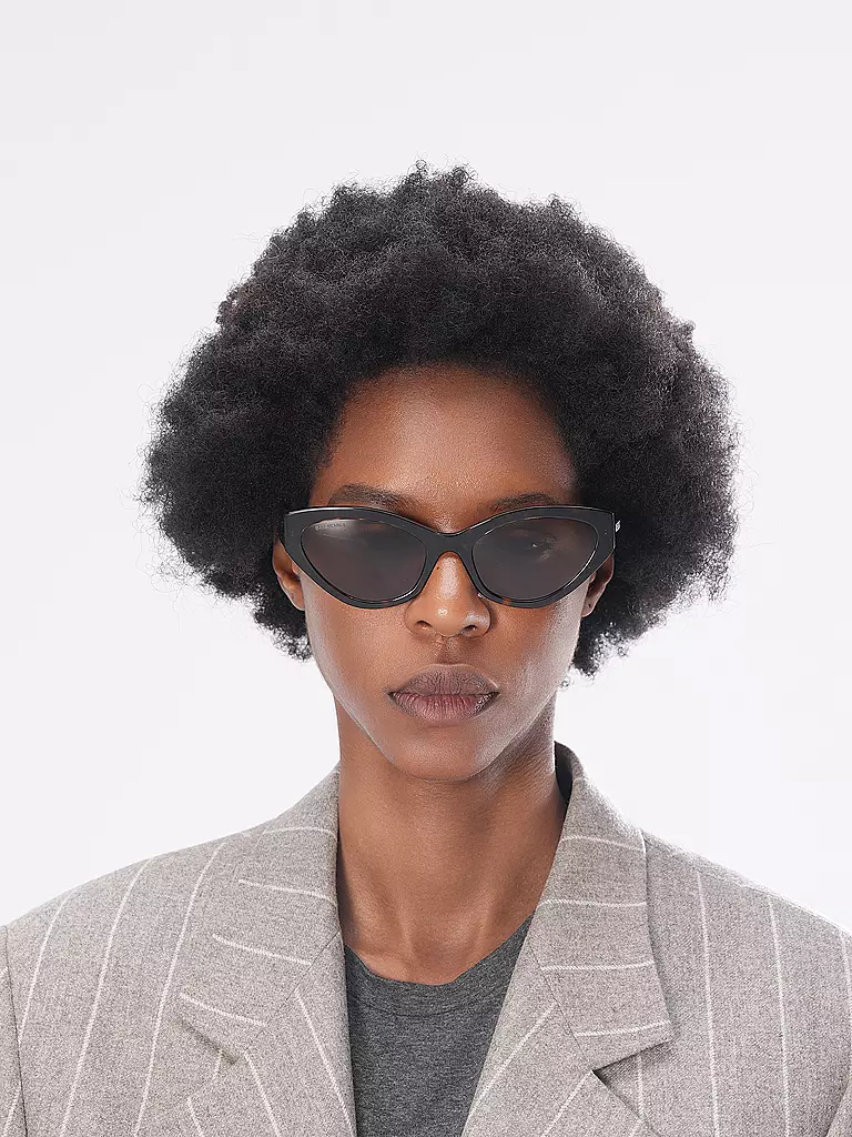 BALENCIAGA | Lunettes de soleil BB0306S
Marque : BALENCIAGA
Couleur : marron
Catégories : Mode, Femme

Matériau : Plastique | Marron