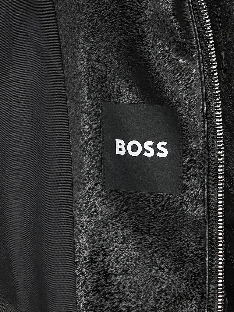 BOSS | Nom du produit: Veste aspect fourrure CECOOL
Marque: BOSS
Couleur: noir
Catégories: Mode,Femme

Longueur des manches: Manches longues
Matière: Fourrure synthétique,Polyester / Polyamide
Forme du col: Col montant
Motif: Uni
Coupe (vêtements d'extérieu | 