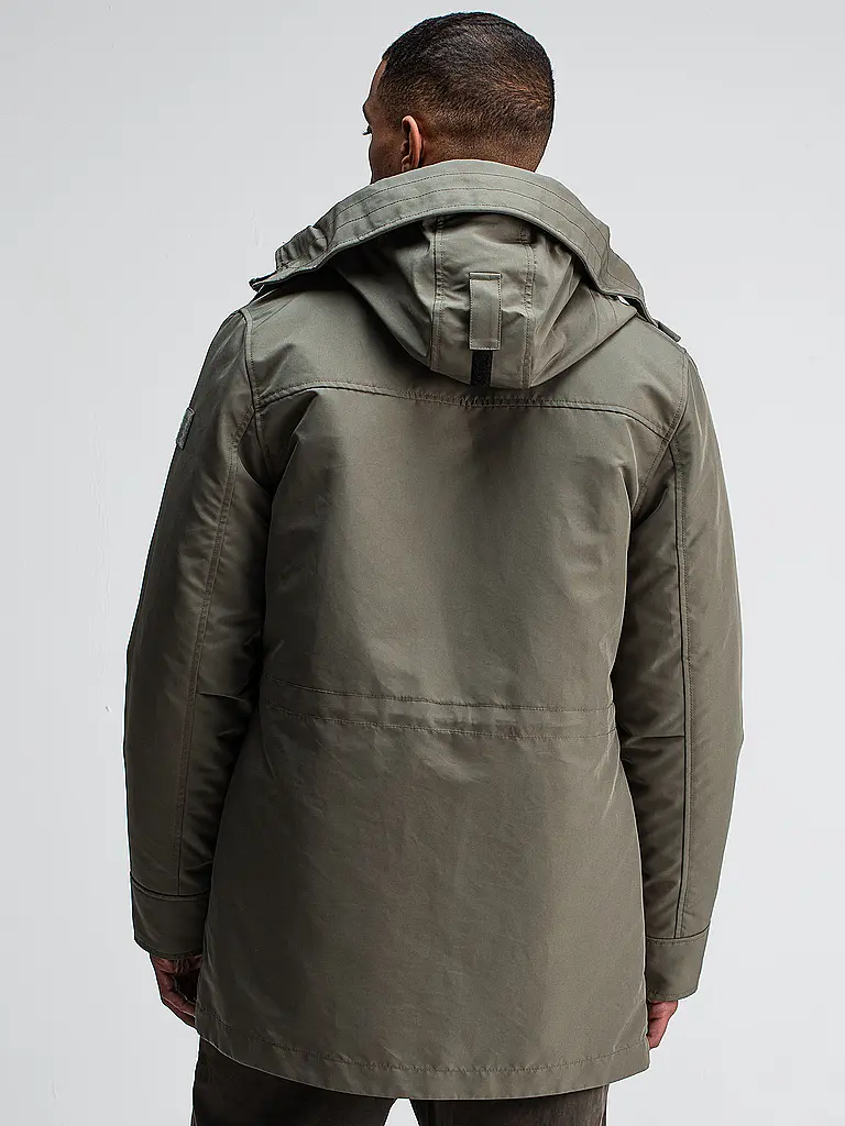 BUTCHER OF BLUE | Parka GALENA
Marque: BUTCHER OF BLUE
Couleur: gris
Catégories: Mode, Homme
Matériau: Polyester / Polyamide
Forme du col: Capuche
Motif: Uni
Coupe (vêtements d'extérieur): Regular
Détails: Poches latérales, Cordon de serrage, 3 en 1, Hydrofuge |