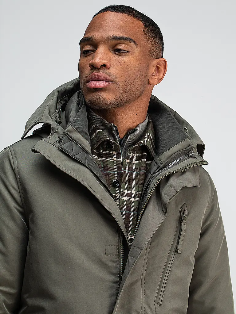 BUTCHER OF BLUE | Parka GALENA
Marque: BUTCHER OF BLUE
Couleur: gris
Catégories: Mode, Homme
Matériau: Polyester / Polyamide
Forme du col: Capuche
Motif: Uni
Coupe (vêtements d'extérieur): Regular
Détails: Poches latérales, Cordon de serrage, 3 en 1, Hydrofuge |