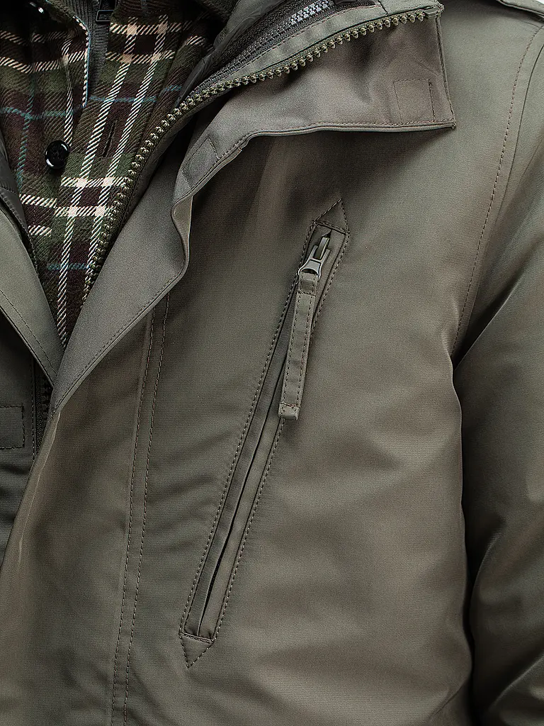 BUTCHER OF BLUE | Parka GALENA
Marque: BUTCHER OF BLUE
Couleur: gris
Catégories: Mode, Homme
Matériau: Polyester / Polyamide
Forme du col: Capuche
Motif: Uni
Coupe (vêtements d'extérieur): Regular
Détails: Poches latérales, Cordon de serrage, 3 en 1, Hydrofuge |