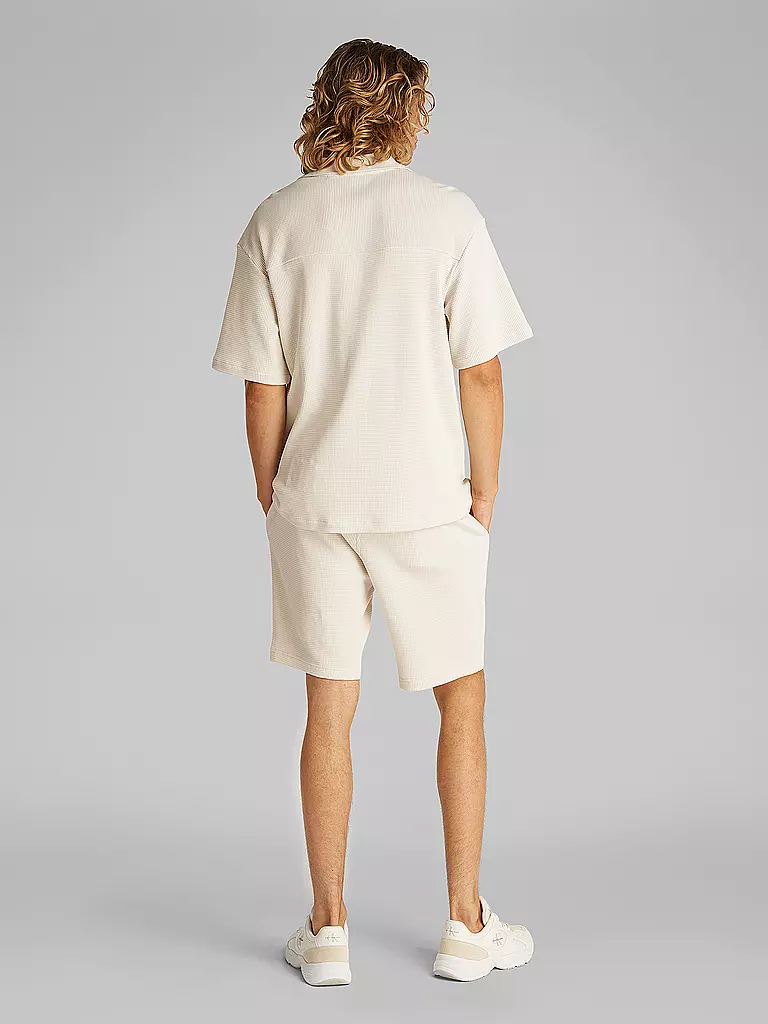 CALVIN KLEIN JEANS | Chemise
Marque: CALVIN KLEIN JEANS
Couleur: crème
Catégories: Mode,Homme

Longueur des manches: Manches courtes
Matière: Coton,Polyester / Polyamide
Forme du col: Col Kent
Motif: Uni
Coupe (vêtement d'extérieur): Regular
Style: Young Fashion
Détails | 