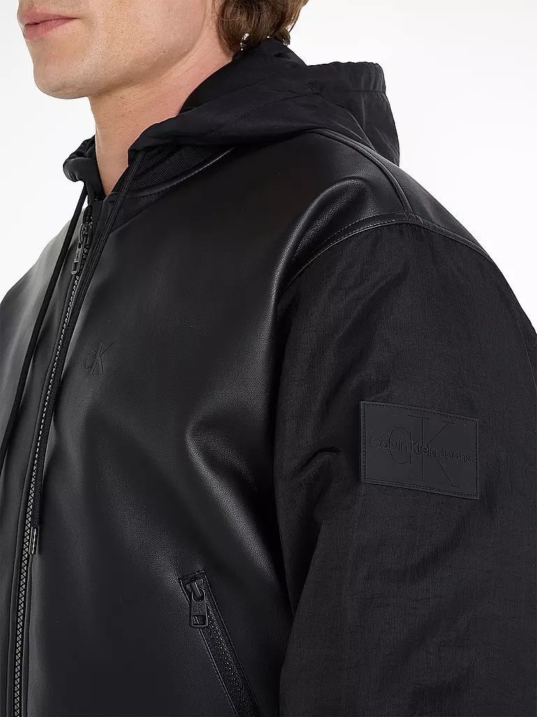 CALVIN KLEIN JEANS | Jacke in Lederoptik | Noir