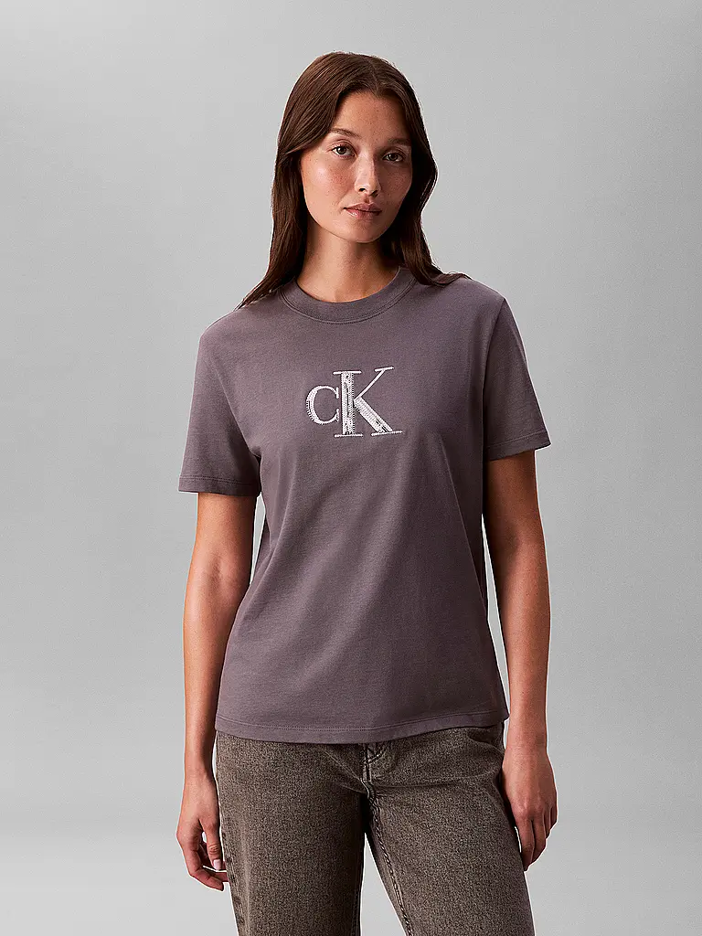 CALVIN KLEIN JEANS | Nom du produit: T-Shirt
Marque: CALVIN KLEIN JEANS
Couleur: gris
Catégories: Mode,Femme
Longueur des manches: Manches courtes
Encolure: Col rond
Matière: Jersey,Coton
Motif: Logo
Coupe (vêtement d'extérieur): Regular
Style: Young Fashion
Détails: Pa |