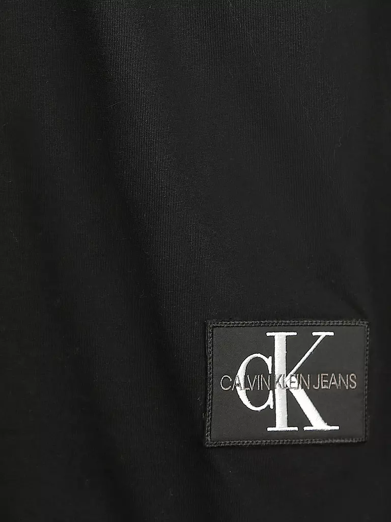 CALVIN KLEIN JEANS | T-shirt

Produktname: T-Shirt
Marke: CALVIN KLEIN JEANS
Farbe: noir
Kategorien: Mode, Homme

Longueur des manches: Manches courtes
Matière: Jersey
Style: Young Fashion | Noir