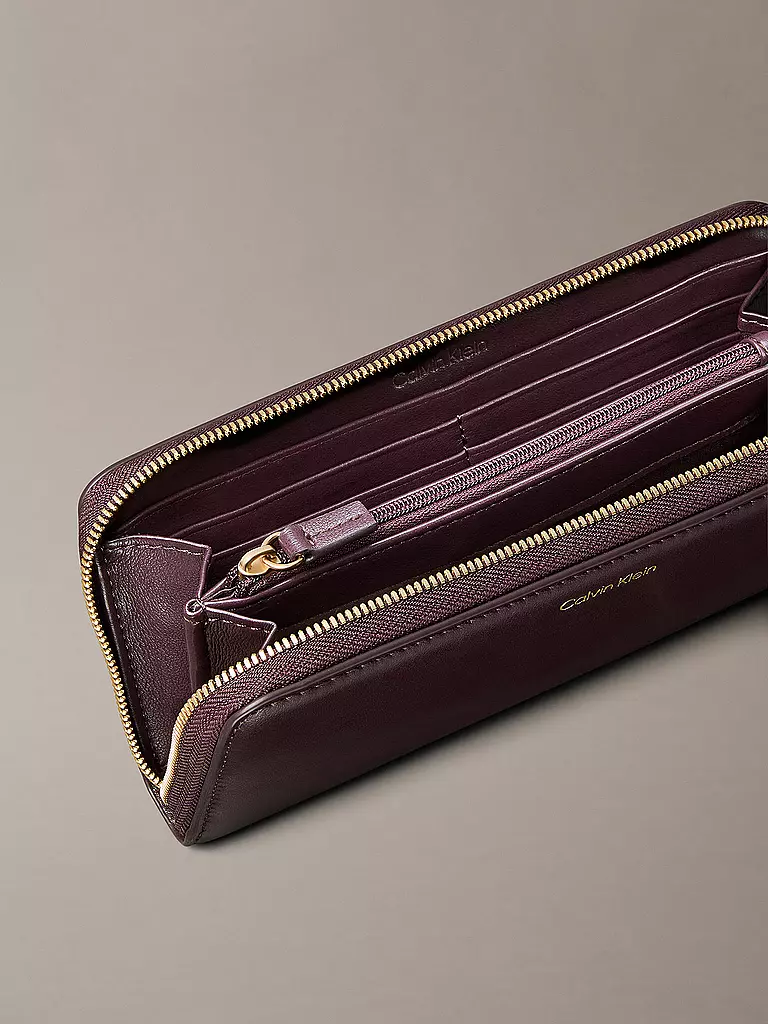 CALVIN KLEIN | Portefeuille CK PULLER Large | dunkelrot