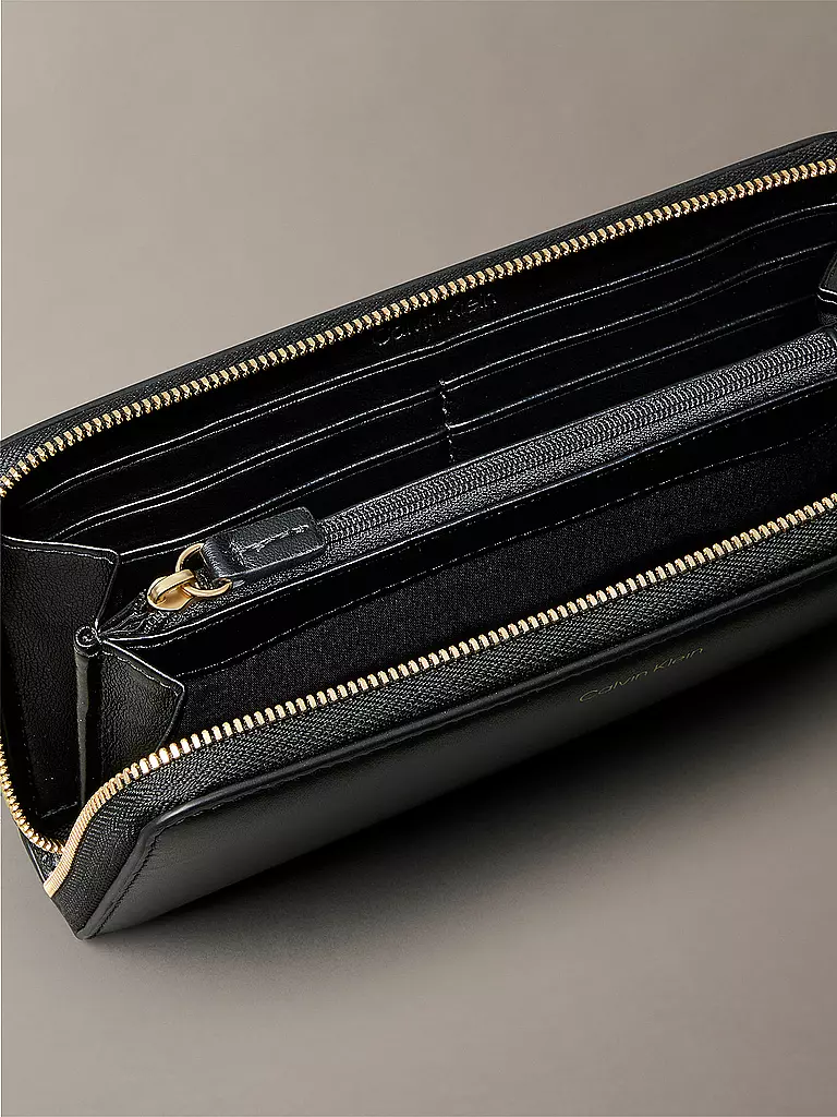 CALVIN KLEIN | Portefeuille CK PULLER Large | 