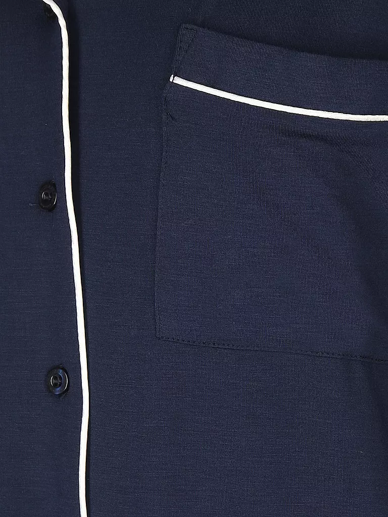 CHELSEA PEERS | Ensemble de pyjama
Marque : CHELSEA PEERS
Couleur : bleu
Catégories : Mode, Femmes

Longueur des manches : Manches longues
Matière : Modal, Stretch, Jersey
Forme du col : Col à revers
Motif : Uni
Coupe (vêtement d'extérieur) : Ample
Détails : Poches | 