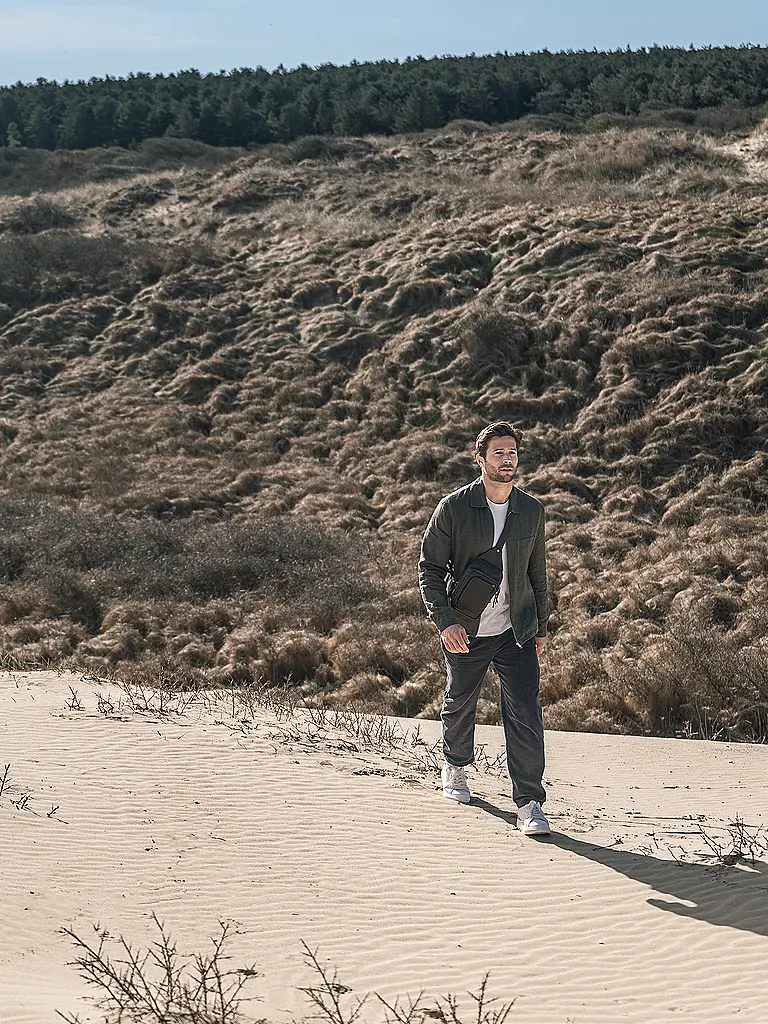 CHESTERFIELD | Sac en cuir - Sac bandoulière RIGA | Noir