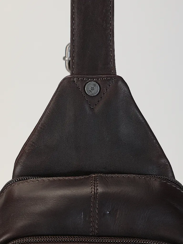CHESTERFIELD | Sac en cuir - Sac bandoulière RIGA | Marron