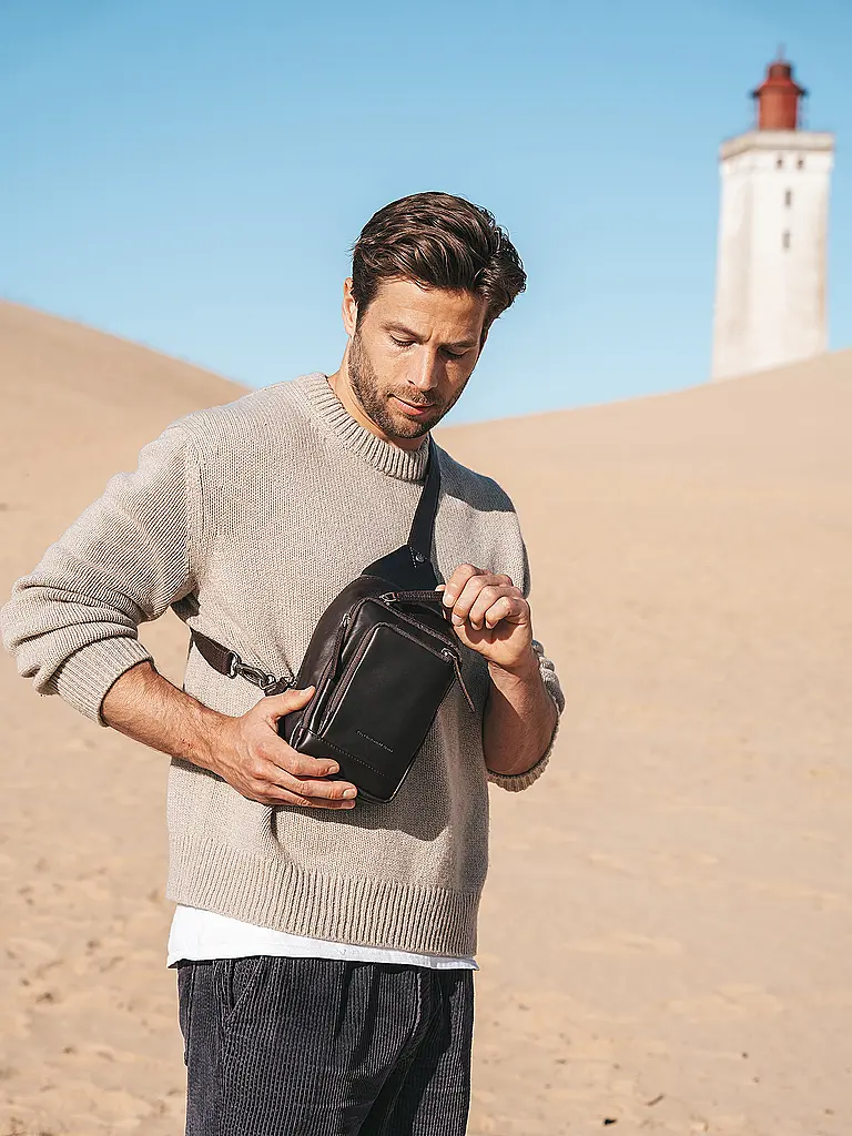 CHESTERFIELD | Sac en cuir - Sac bandoulière RIGA | Marron