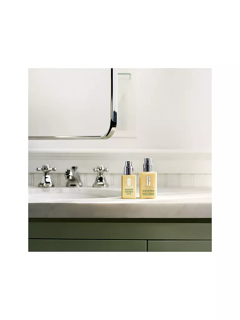 CLINIQUE | Crème pour le visage - DRAMATICALLY DIFFERENT Moisturizing Lotion+ SPF50 75ml |