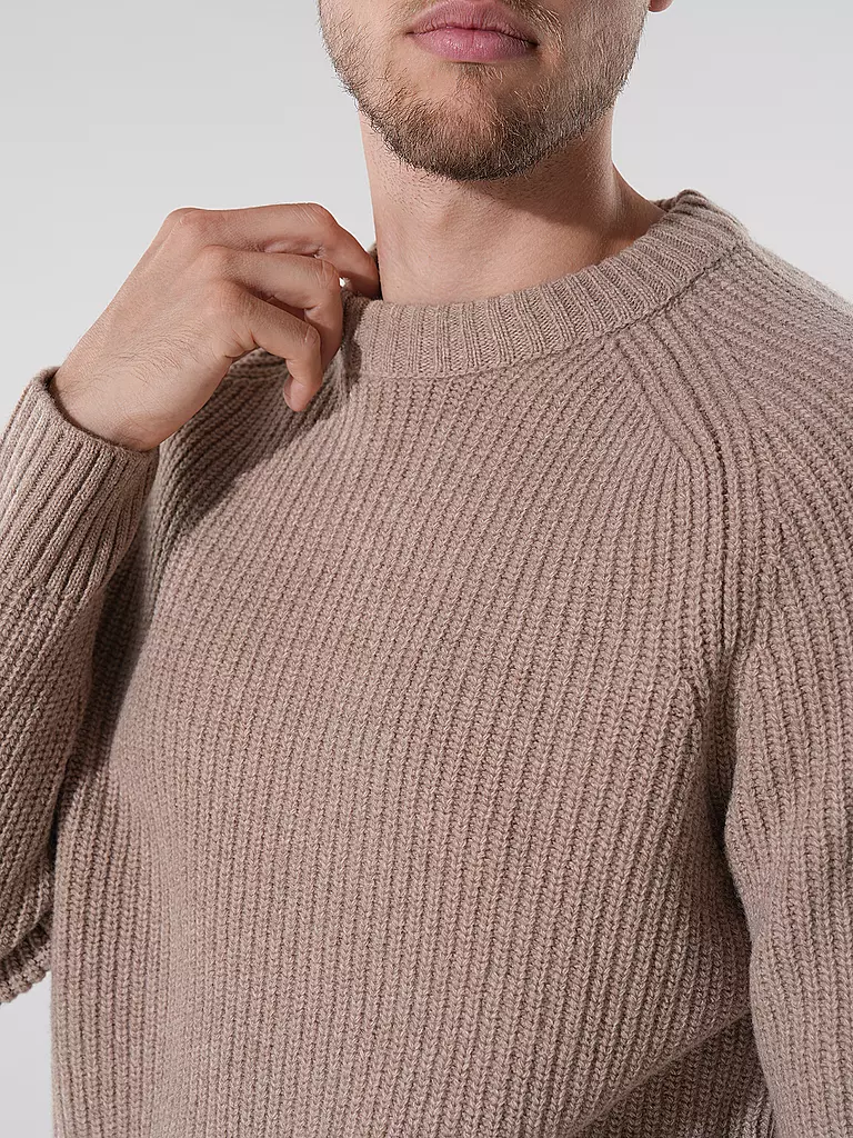 CLOSED | Pull-over | 