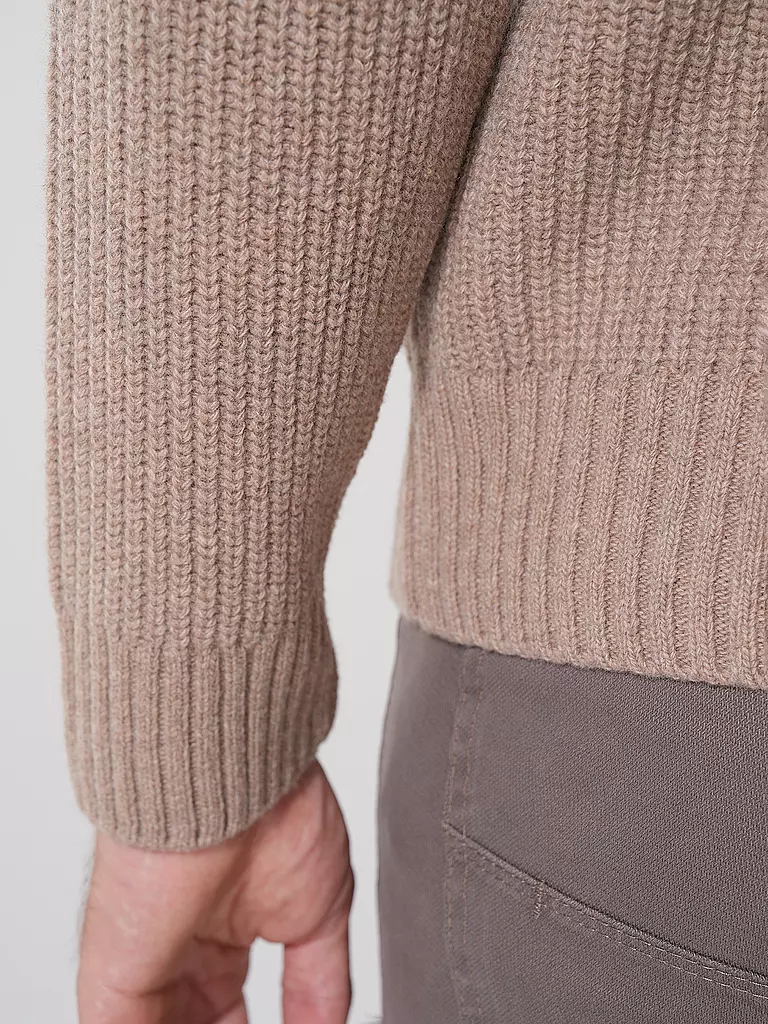 CLOSED | Pull-over | 