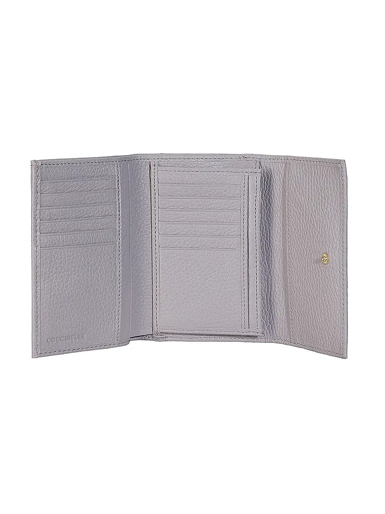 COCCINELLE | Nom du produit : Portefeuille METALLIC SOFT
Marque : COCCINELLE
Couleur : violet
Catégories : Mode,Femme

Matière : Cuir
Motif : Uni
Détails : Logo | Lilas