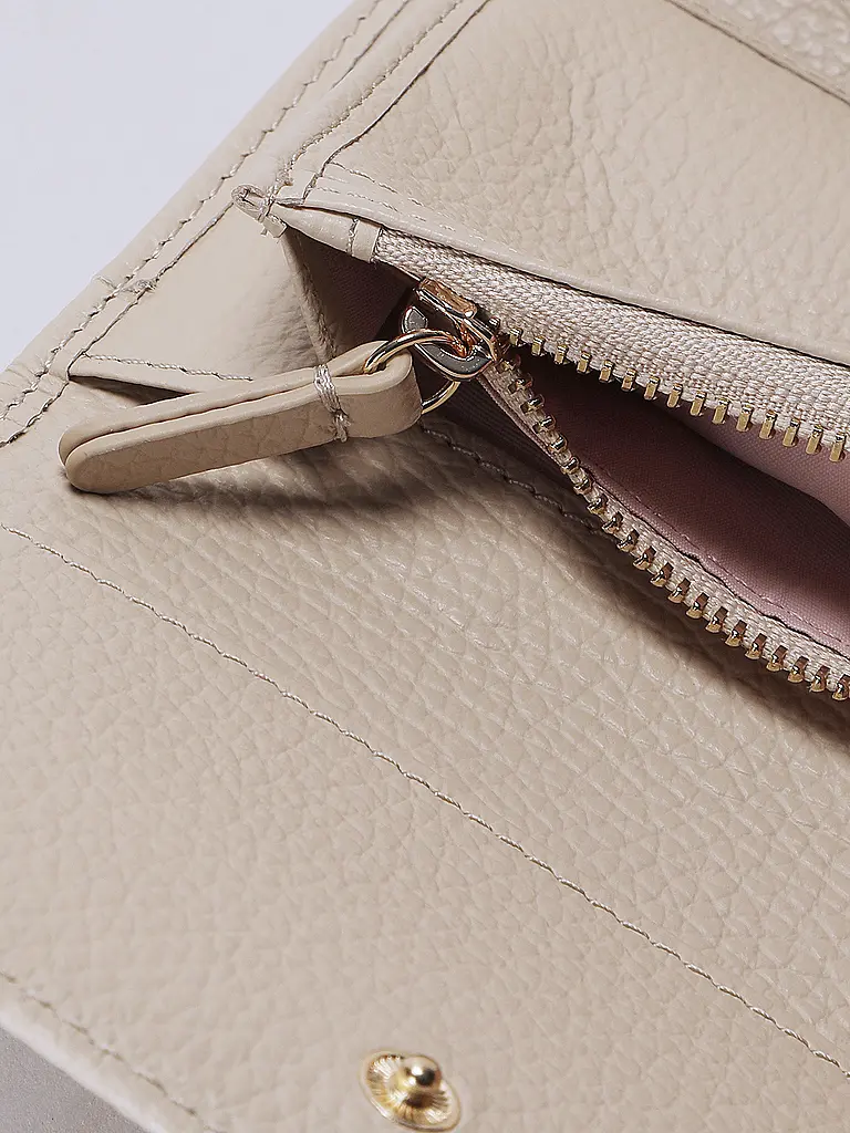 COCCINELLE | Nom du produit : Portefeuille METALLIC SOFT | Crème