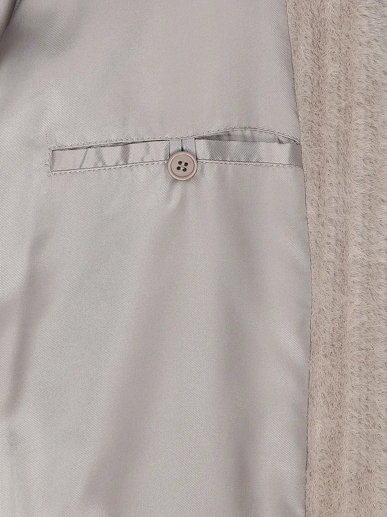 COMMA | Nom du produit : Manteau aspect fourrure | 