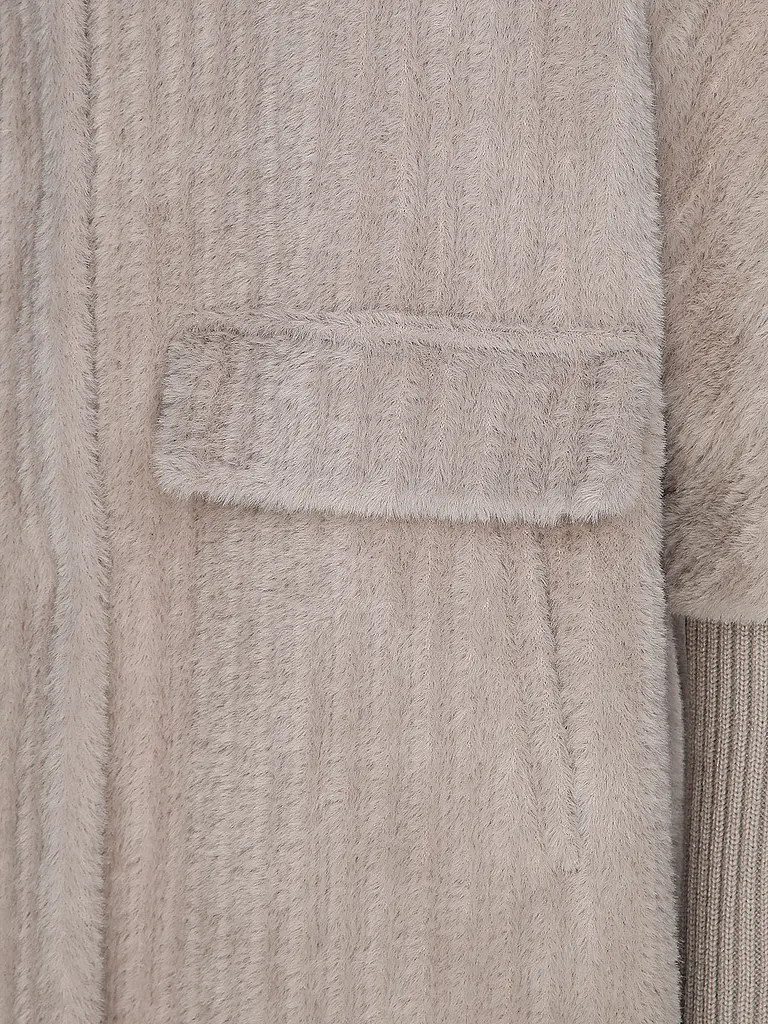 COMMA | Nom du produit : Manteau aspect fourrure | 