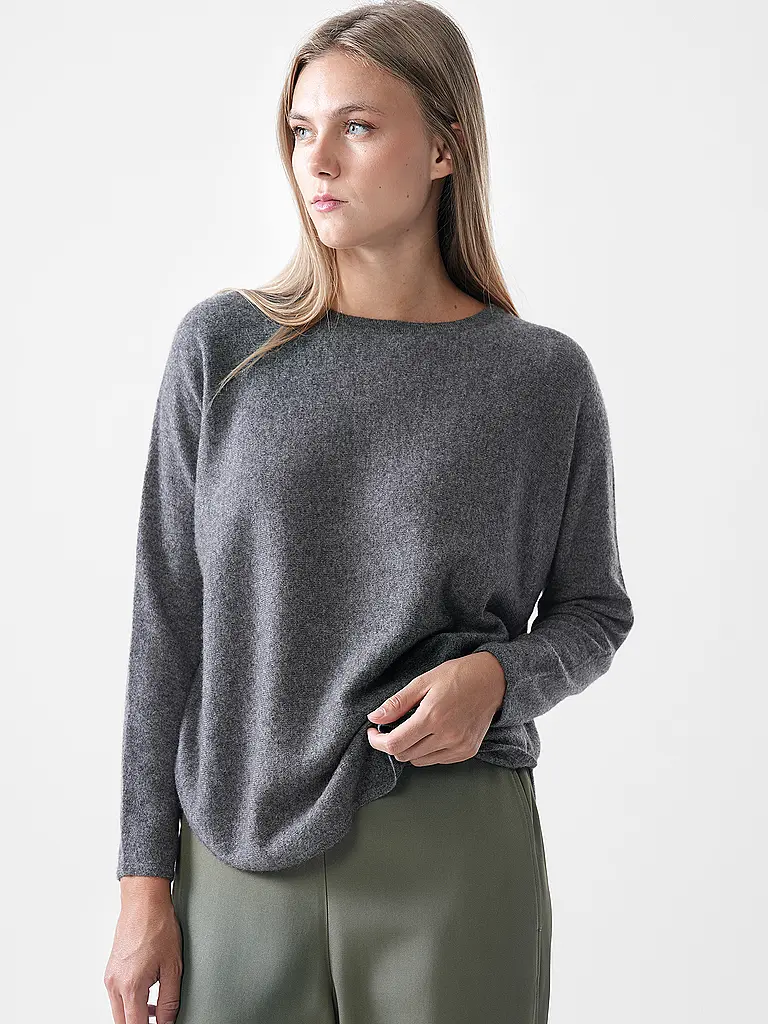 DAVIDA | Pull en cachemire
Marque: DAVIDA
Couleur: gris
Catégories: Mode, Femme
Tags: Cachemire

Longueur des manches: Manches longues
Encolure: Col rond
Matière: Cachemire, Tricot
Motif: Uni
Coupe (vêtements d'extérieur): Ample
Style: Pure | 