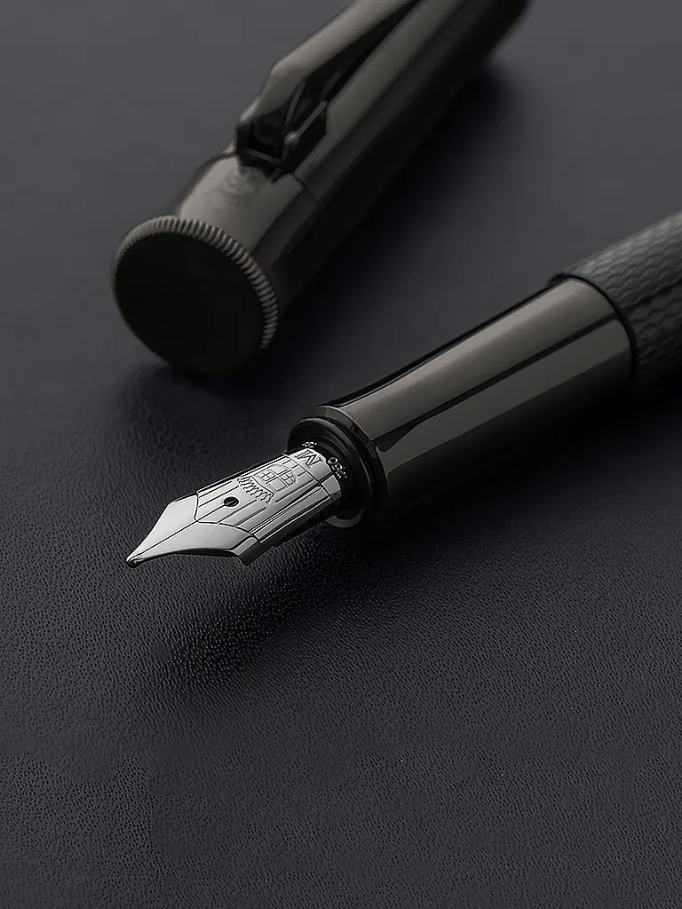 FABER-CASTELL | Stylo plume Guilloche Black Edition, M | Noir