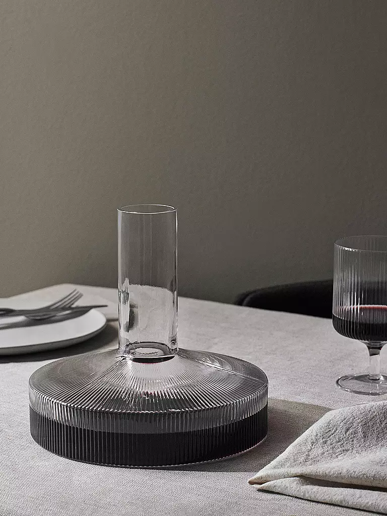 FERM LIVING | Carafe à vin RIPPLE 1,1l | Transparent