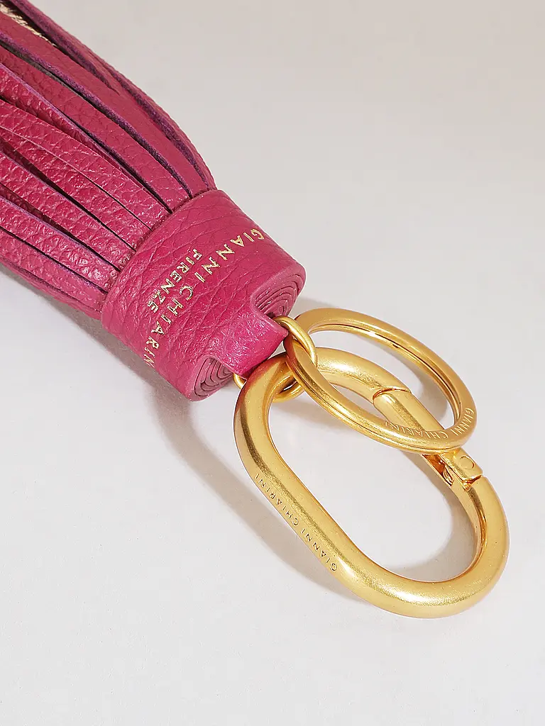 GIANNI CHIARINI | Nom du produit : Porte-clés pour sac
Marque : GIANNI CHIARINI
Couleur : rose
Catégories : Mode,Femme

Matière : Cuir
Détails : Logo,Franges | Rose vif