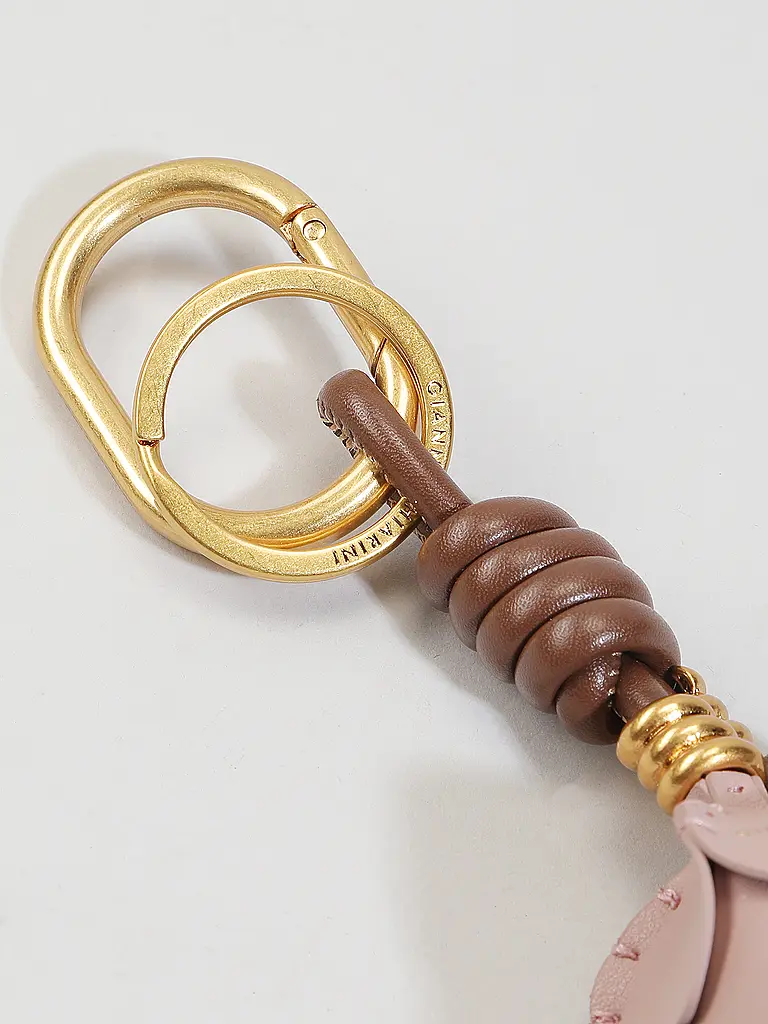 GIANNI CHIARINI | Nom du produit : Porte-clés pour sac
Marque : GIANNI CHIARINI
Couleur : rose
Catégories : Mode,Femme

Matière : Similicuir
Motif : Uni | 